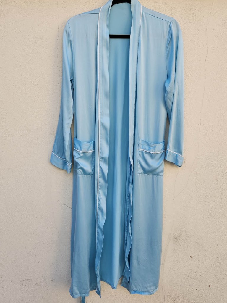 Daisysilk 100% 19mm Mulberry Silk Light Blue Robe $285 Msrp — image 2 of 8